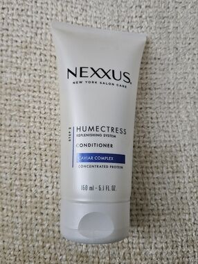Nexxus Humectress Conditioner – White with Blue Accent